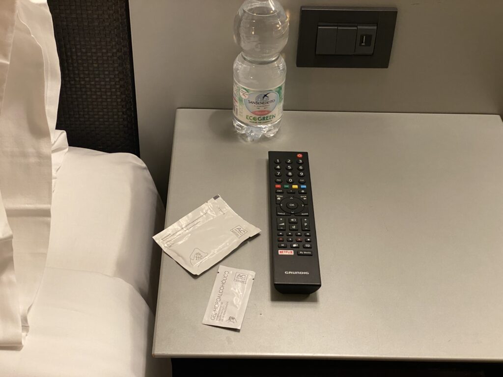 Wipes to sanitize the remote control - photo TFC-2020