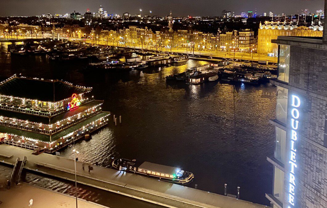 Review Doubletree Amsterdam, a hotel with a view