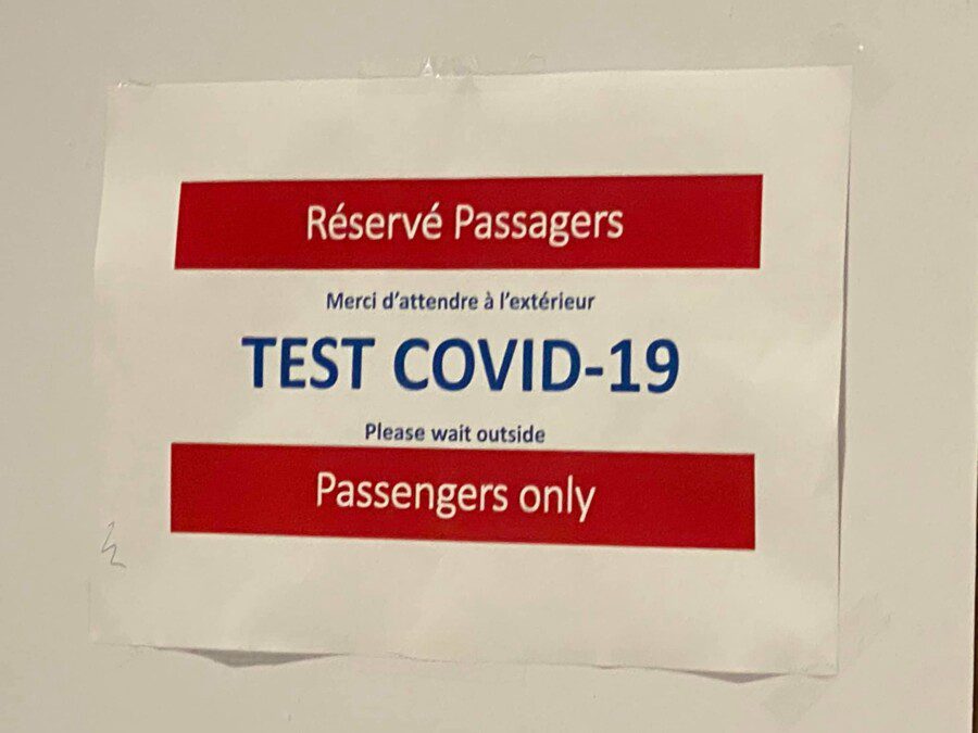 Il tampone in aeroporto? Riutilizzato più volte su passeggeri diversi