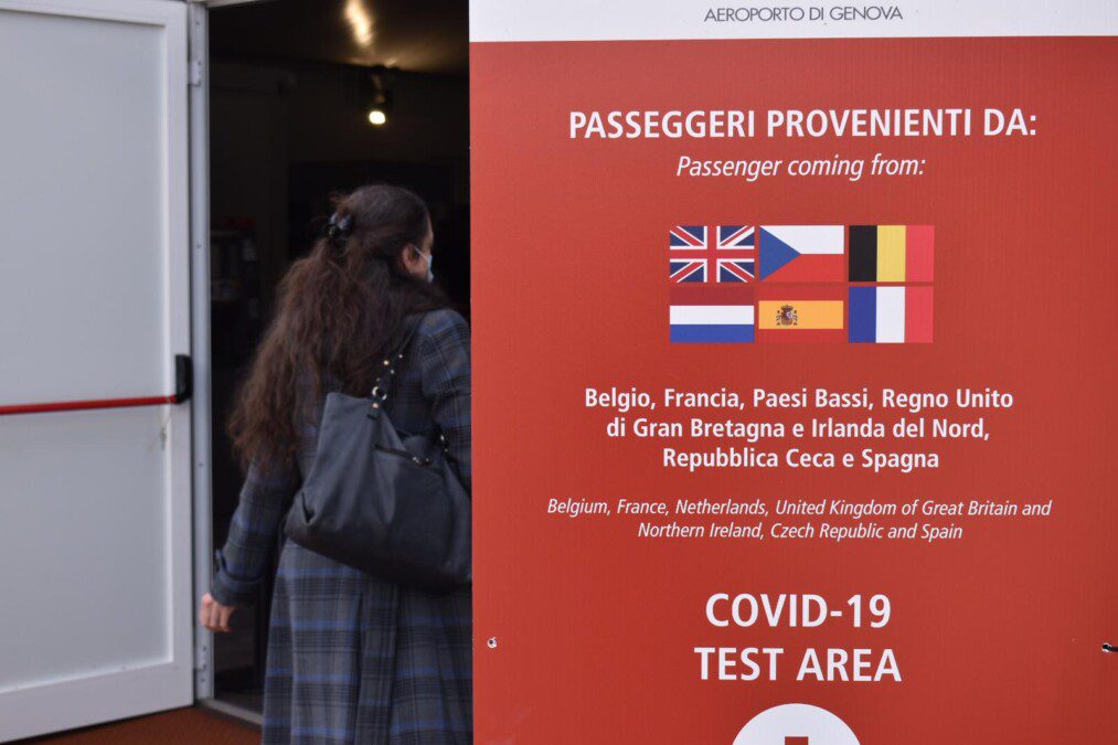 Test rapidi in aeroporto in attesa del vaccino, è questa la nuova via per ricominciare a viaggiare?
