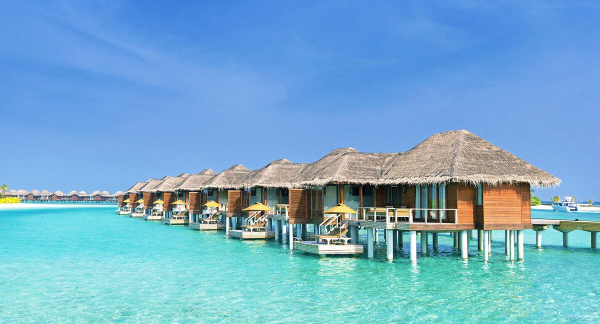 All 2021 in the Maldives in a beachfront villa at €1,000 per month