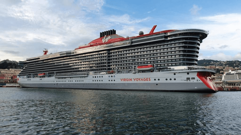 Ancora un rinvio per la prima crociera della Scarlet Lady, la prima nave vietata ai minori
