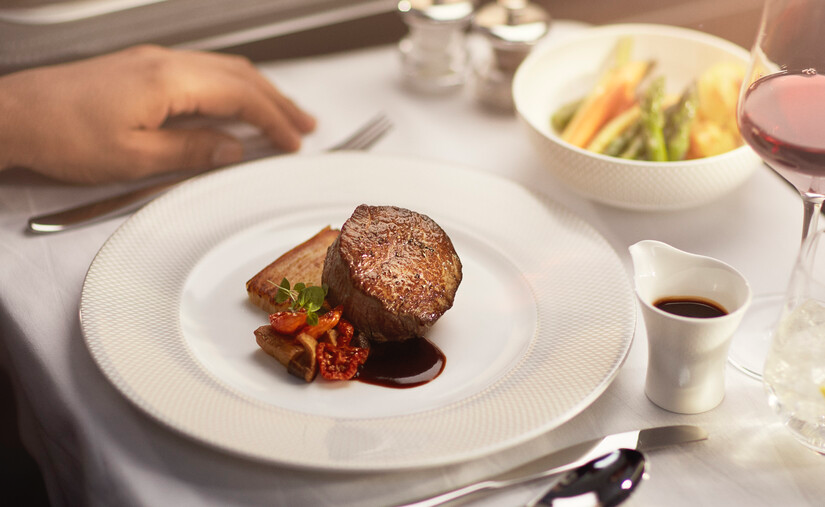 Addio "gourmet box" in January British Airways full in-flight service returns
