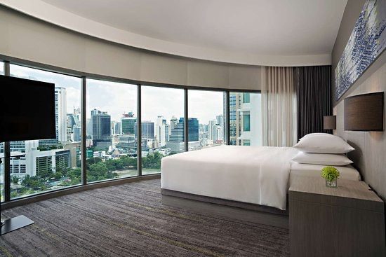 Move to Bangkok for a year in 5-star hotel, living at home costs much more