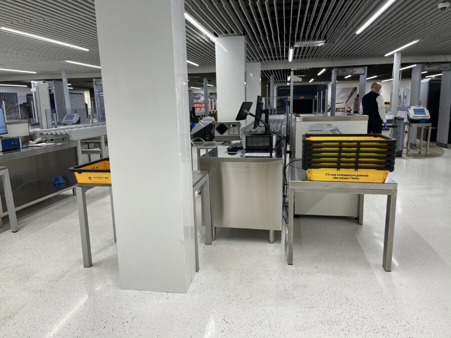 Linate, in a deserted airport travel becomes touchless