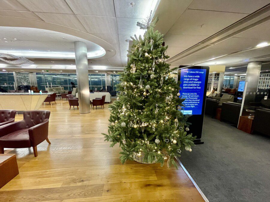 U.S. reopens: here's how to go there at Christmas for free using points and miles