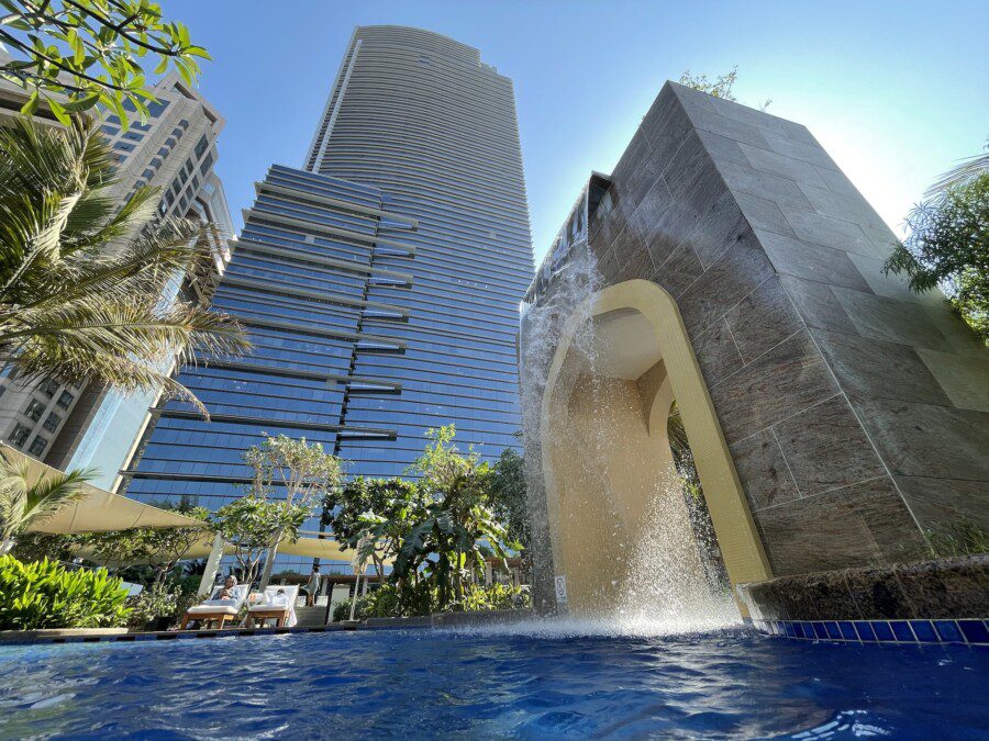 Super promo. Become Hilton Gold with just 4 stays and save hundreds.