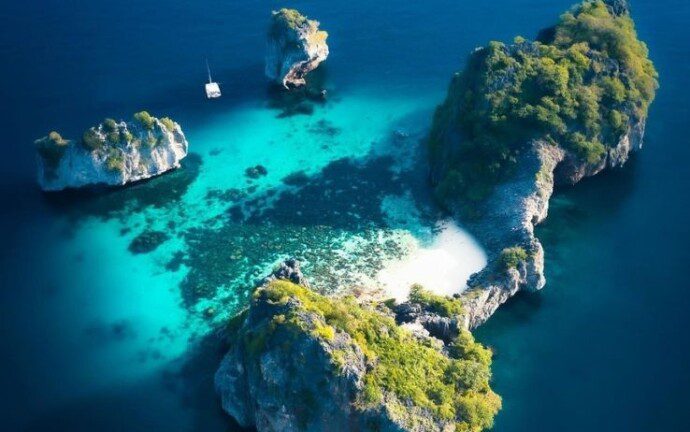 La Thailandia riparte da Phuket, one night, one dollar: prenota a meno di 1 euro