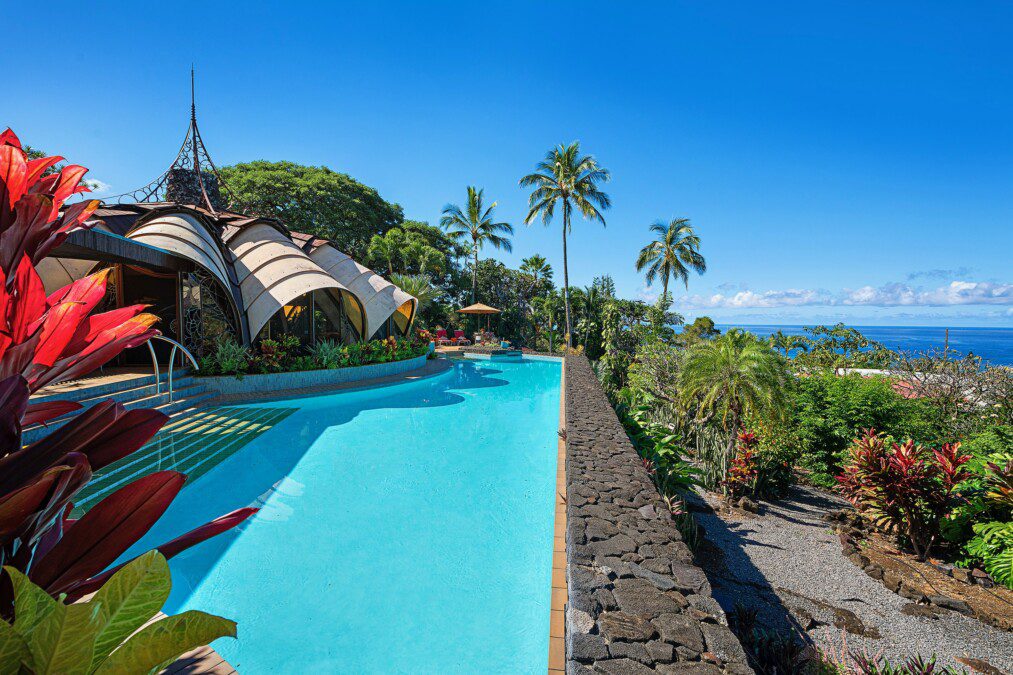 Smart working in Hawaii: government pays for flight, but if you mess up you go to jail