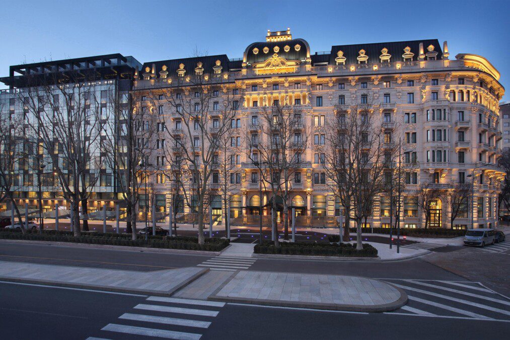 Up to 20k bonus bonvoy points for stays in Italy and beyond. Great way to take advantage of Amex cashback