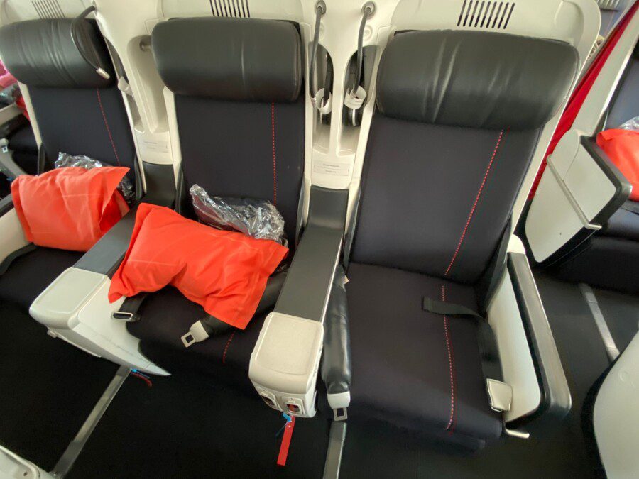 Economy or Premium Economy, what are the differences and when is it worth buying it
