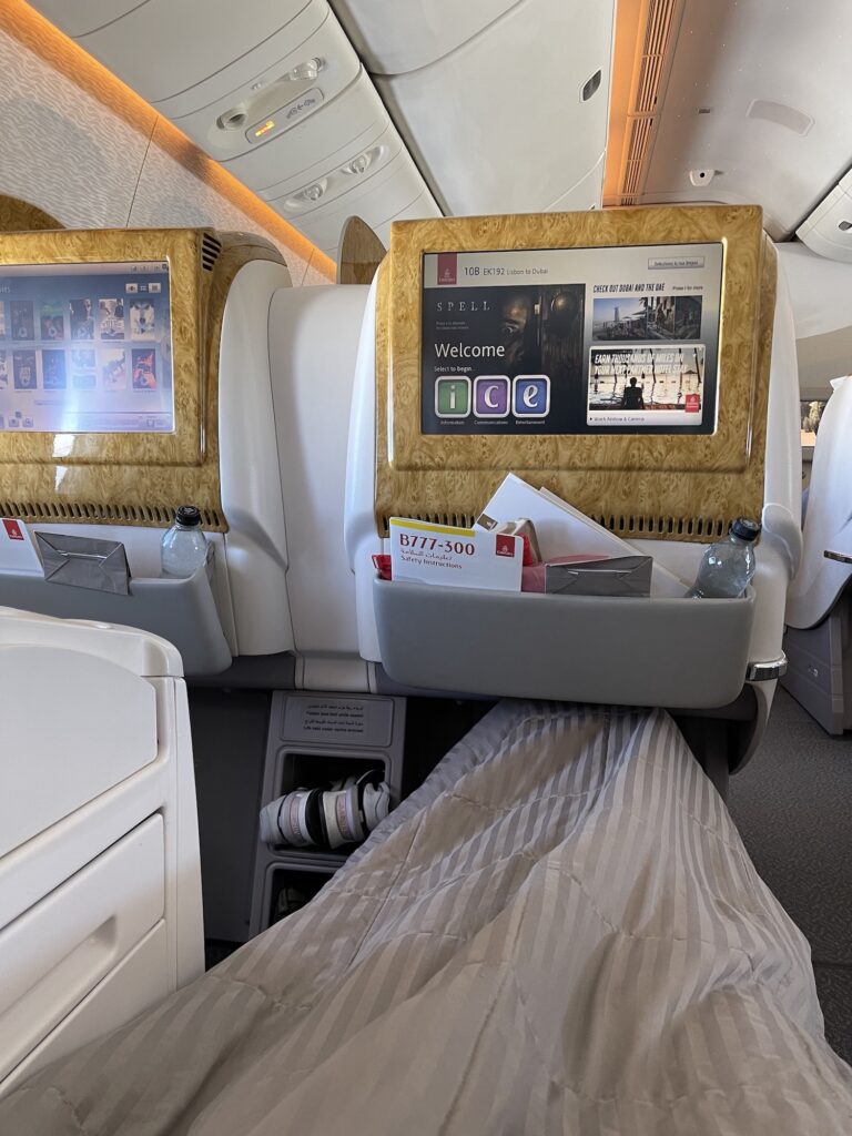Review Lisbon/Dubai flight with Emirates in business class (777/300)