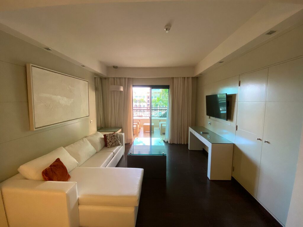 b64625d4-329a-4f01-adfe-bf4add3d2bd4