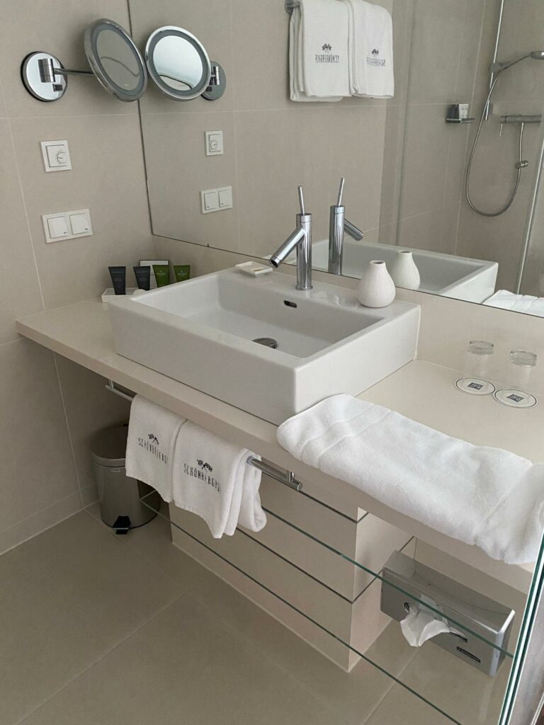 4c3f1d6c-aaa3-48a3-ac1a-718a7064037c