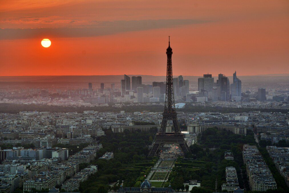 La Francia riapre: regole previste, limitazioni e tampone gratis per i turisti