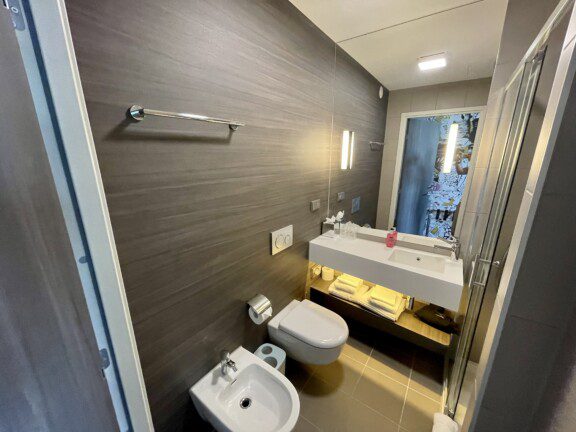 379F8C80-1B47-4DEF-8992-16A66969E808