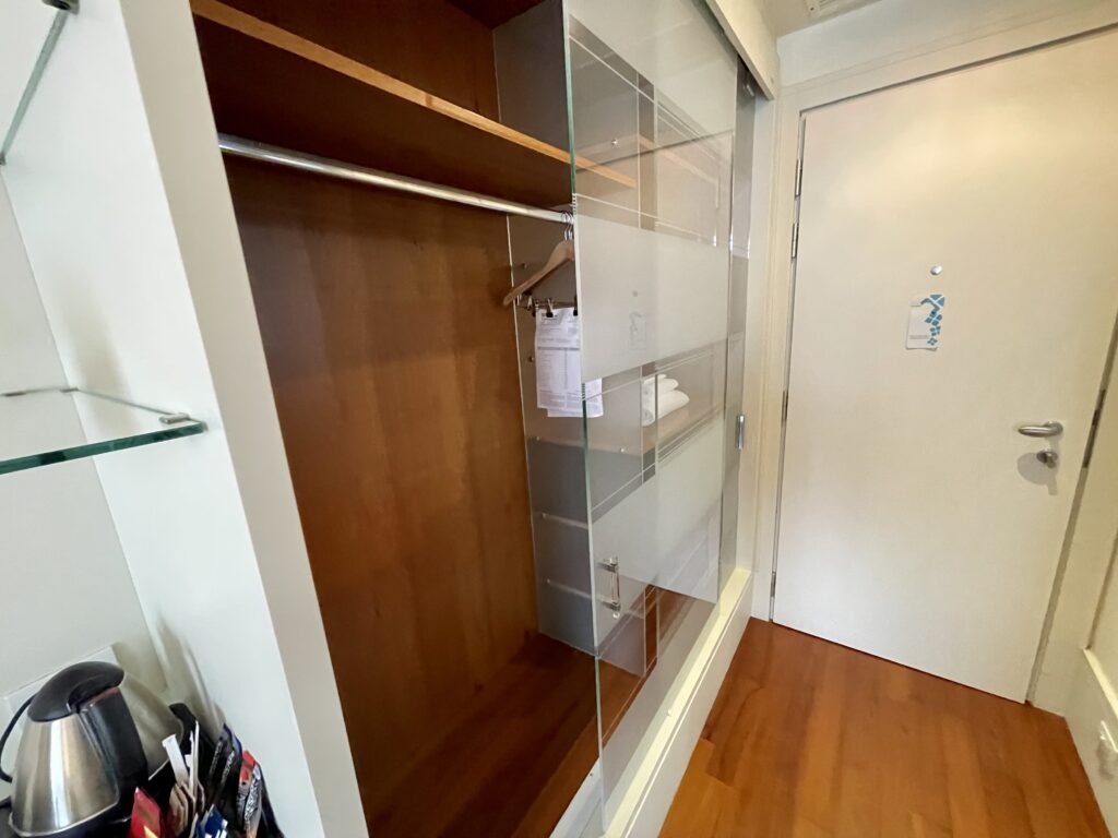 90609F35-DE7A-4075-9D03-E3A38CCA2784