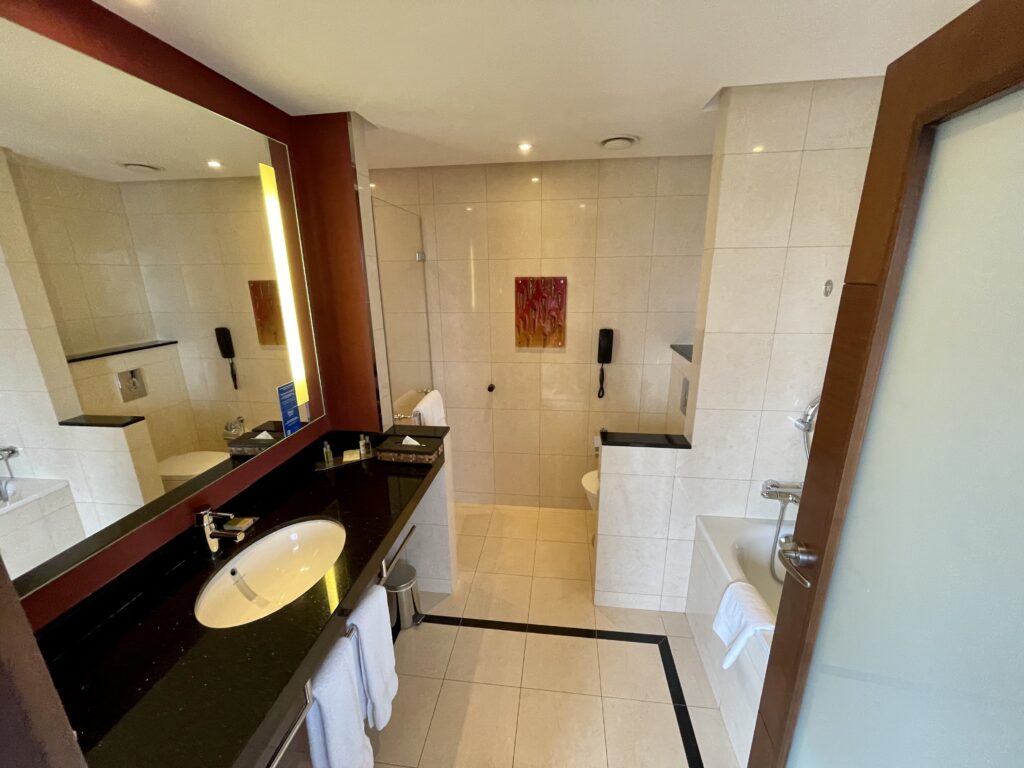 A8750EC3-4F05-456B-B182-A0A00A70ECBC