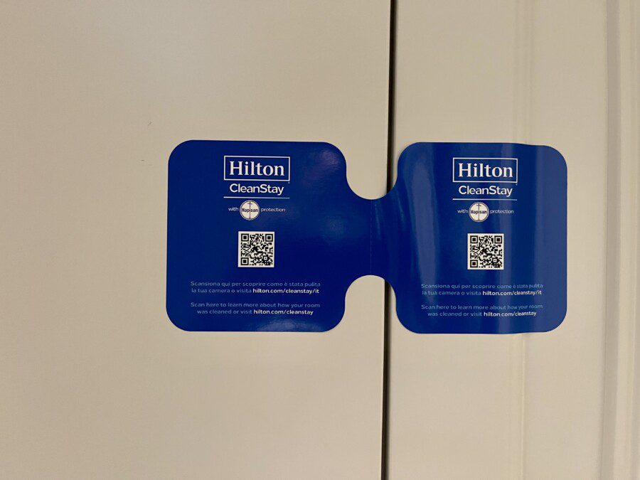 Hilton cambia tutto: addio alle pulizie in camera giornaliere