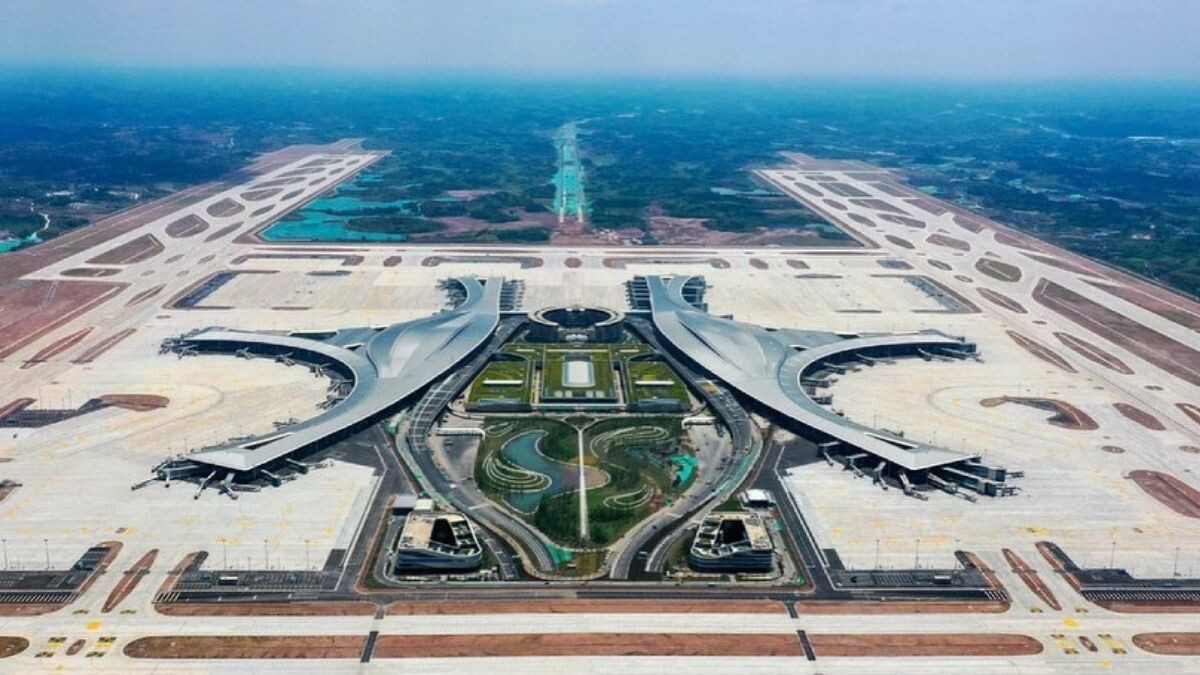 Chengdu Tianfu mega airport opens in China