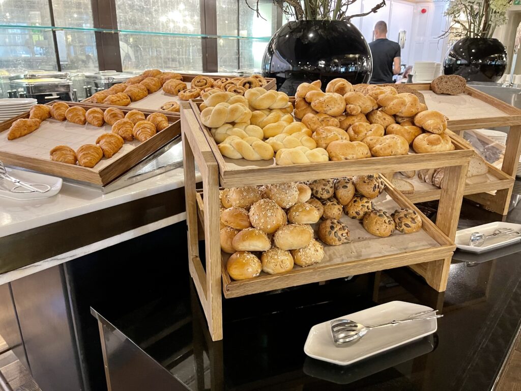 E6ADAE76-11C4-4AE9-B6CA-229E4233CF56