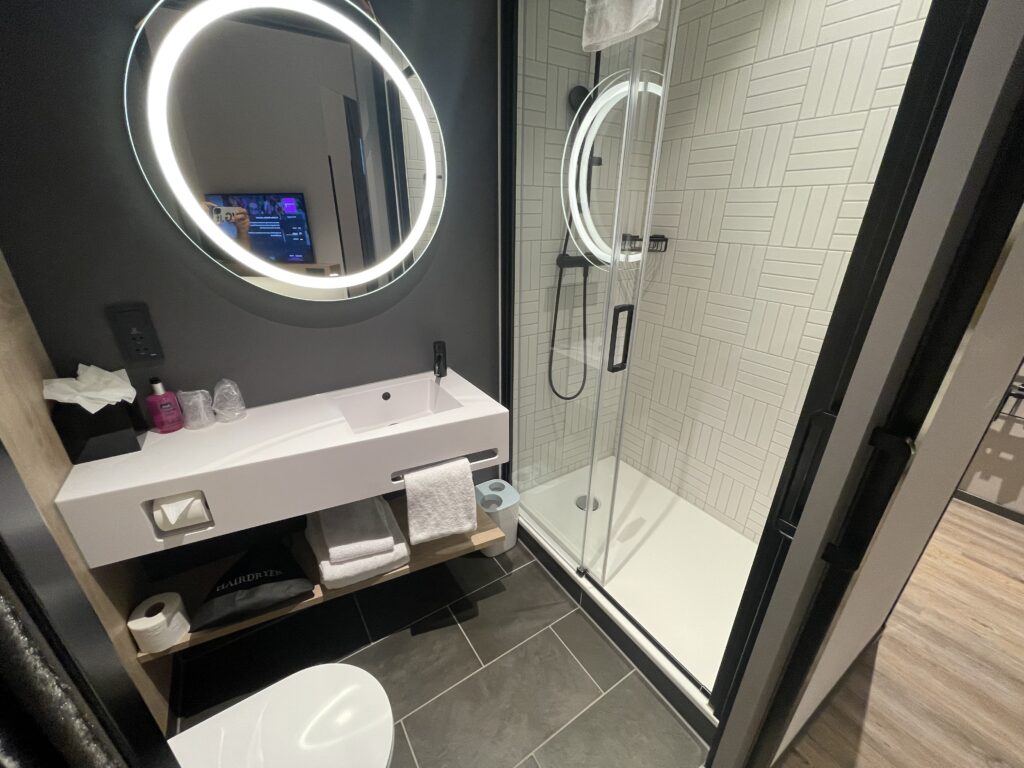 F72FD7FA-89B1-4F4E-A3FA-F79F8C245618