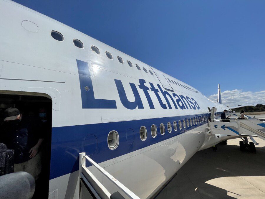 Lufthansa flight review aboard a 747/800 from Frankfurt to Palma de Mallorca (and back)