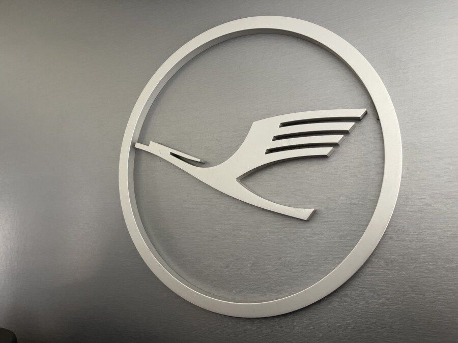 Lufthansa celebrates historic landing: the first A350 'Allegris' has arrived in Munich.
