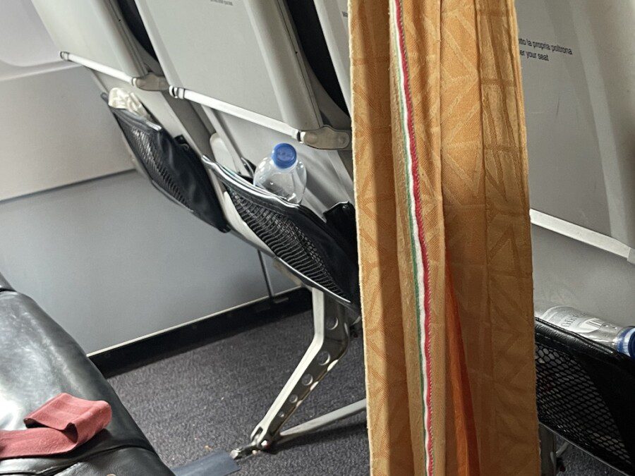 Lo schifo a bordo di Alitalia, cronaca del mio (probabile) ultimo viaggio sulla compagnia italiana