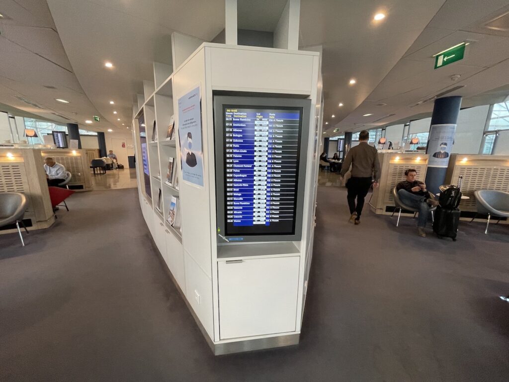 Terminal 2F Charles de Gaulle, a review of the (nearly decommissioned) Air France business lounge