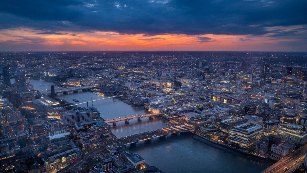 United Kingdom, goodbye pre-departure test: new travel rules