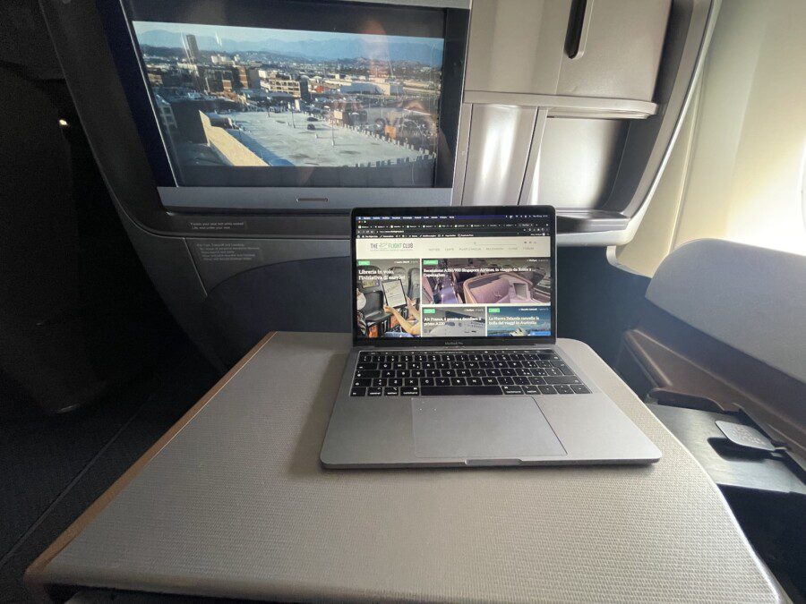 Singapore Airlines, free and unlimited wifi for all business class passengers and more