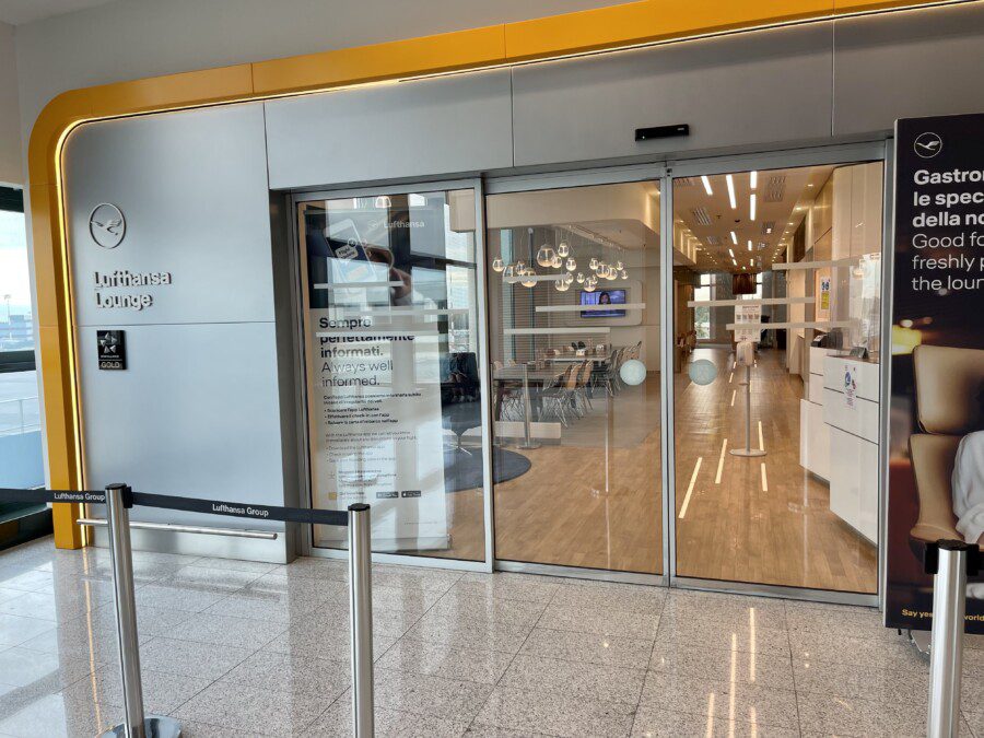 Lufthansa Lounge Milan Malpensa Review