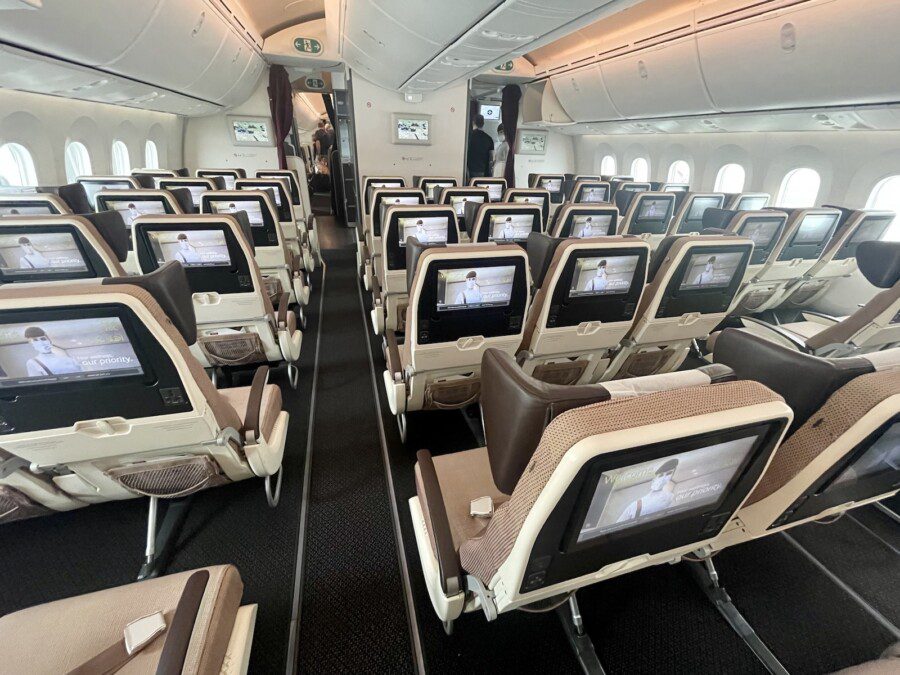 Right or left: how (and on which flights) to choose the 'right' side of the cabin