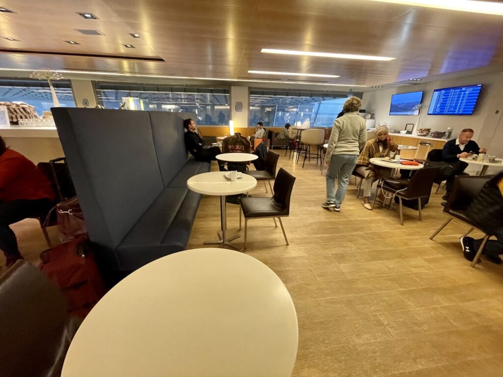 Air France CDG Lounge 2K