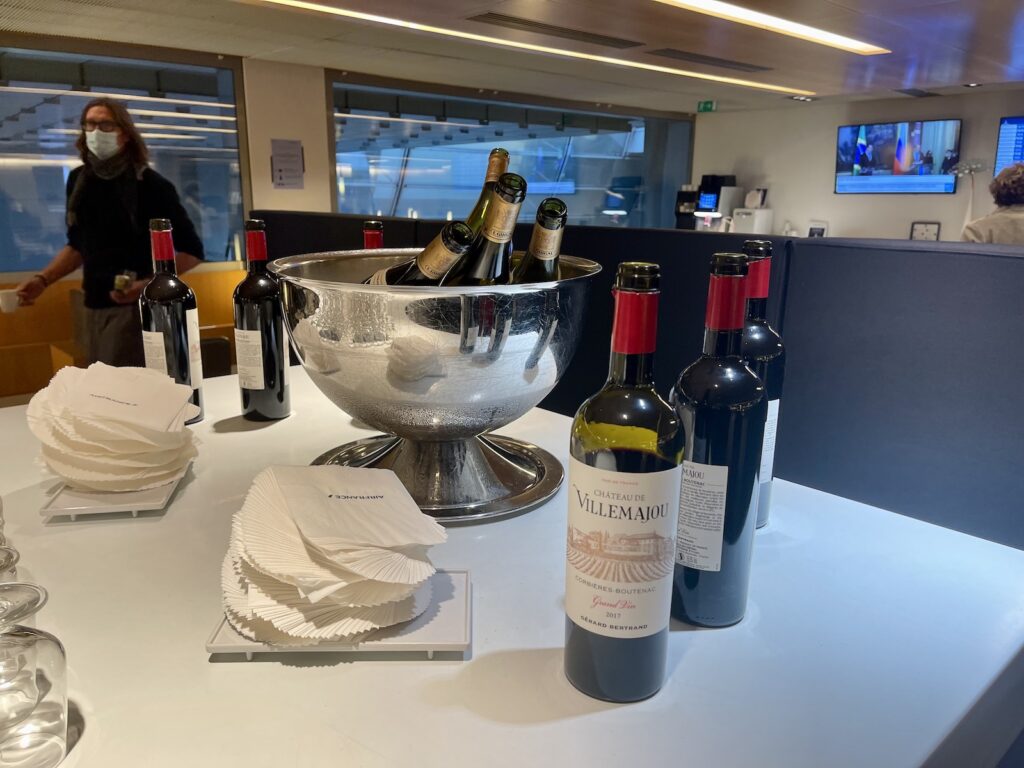 Air France CDG Lounge 2K