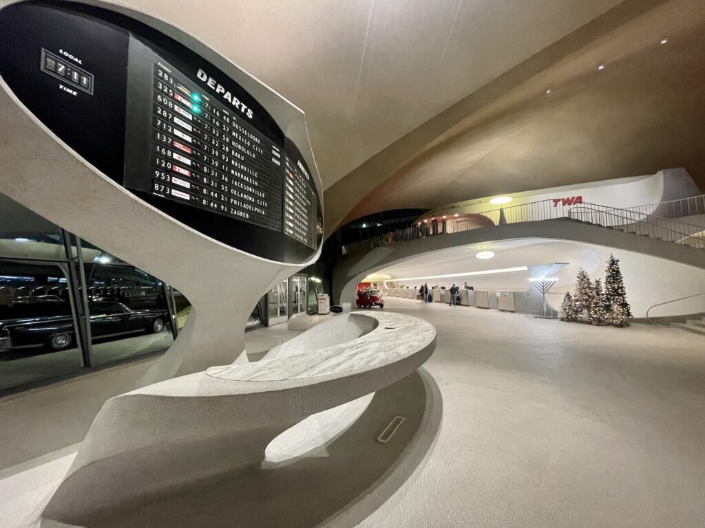 Un tuffo negli anni ’60 quando viaggiare era tutta un’altra cosa: recensione TWA Hotel