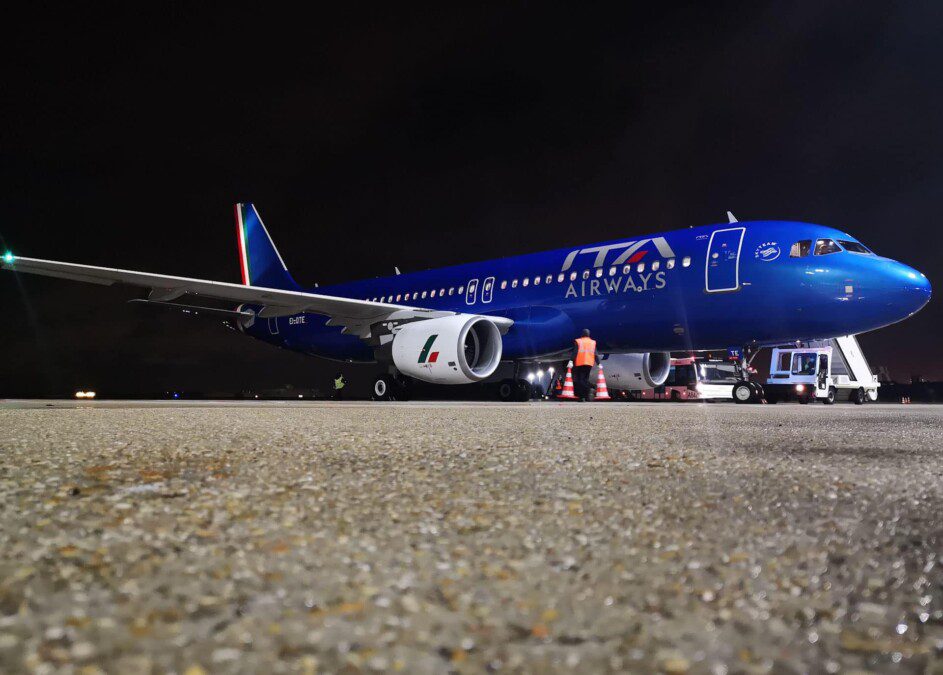 Ecco dal vivo il primo aereo dipinto con la nuova livrea di ITA Airways