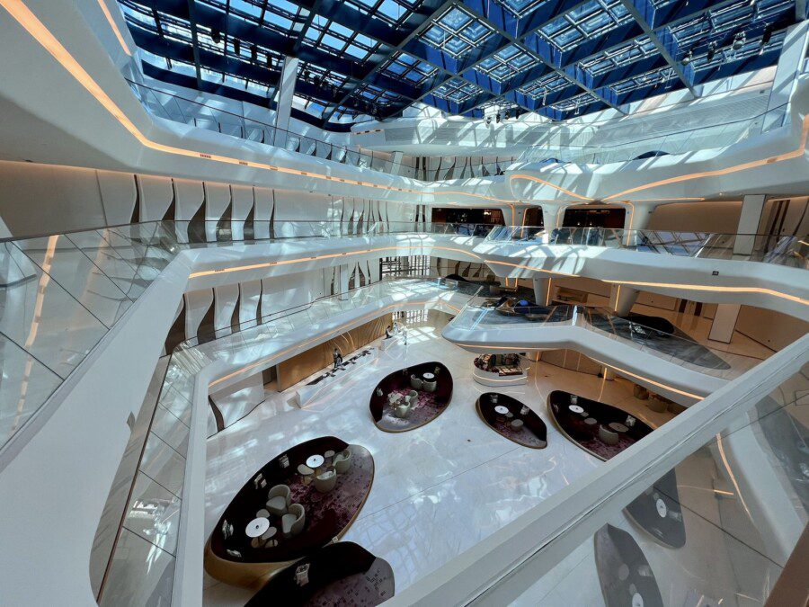 Recensione ME Dubai, hotel spettacolare ma se non riesci a dormire diventa un incubo