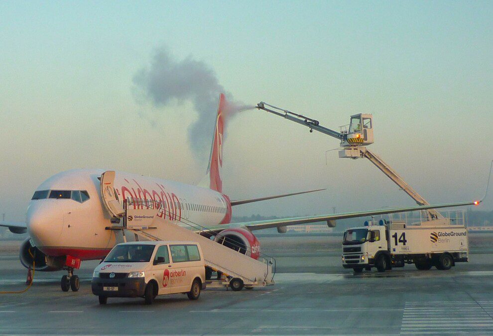 What is de icing? How is it performed and why should de icing be done?