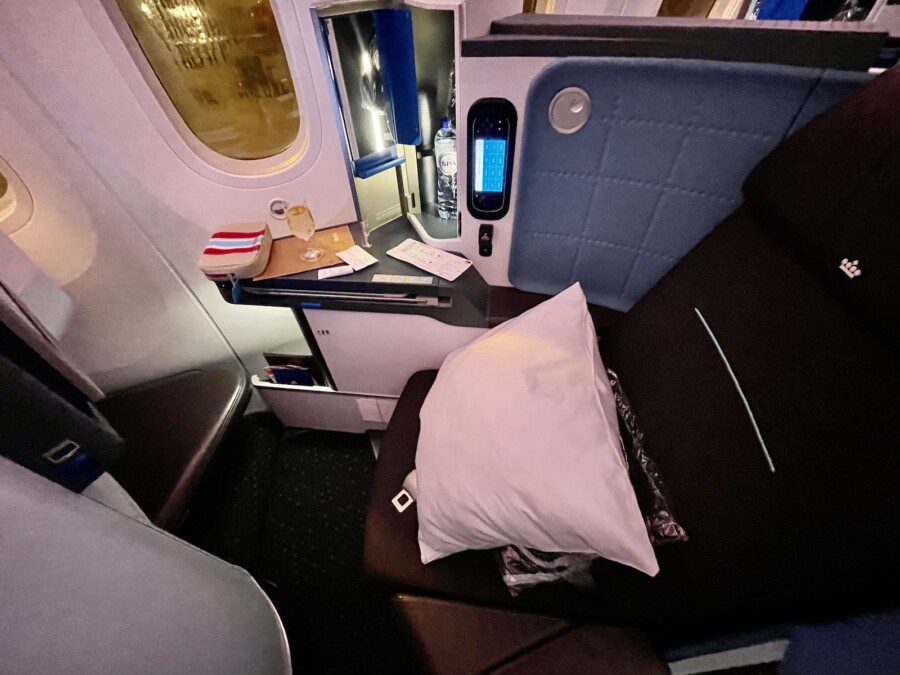 Da Bangkok ad Amsterdam in business con KLM. La poltrona è quella giusta, il resto un po’ meno