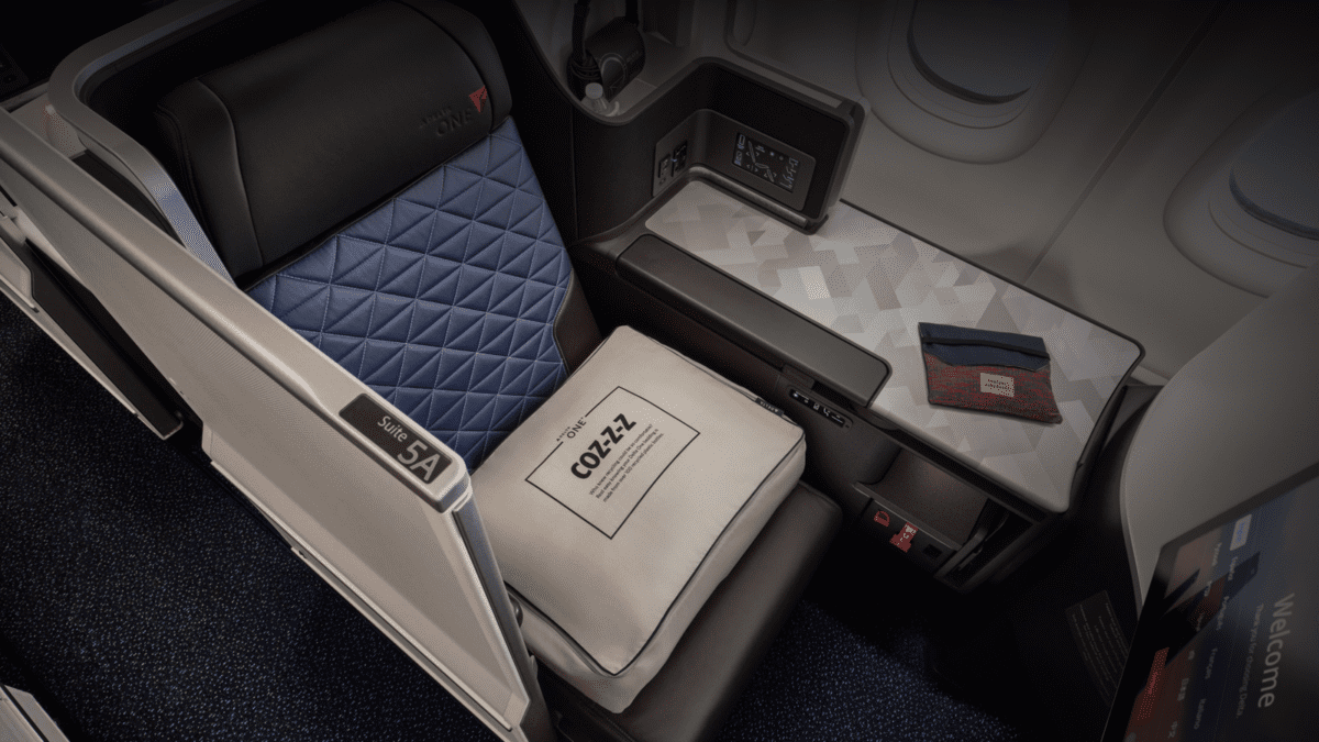 Anche Delta sceglie un amenity kit eco-sostenibile e per inquinare di meno serve il vino in lattina