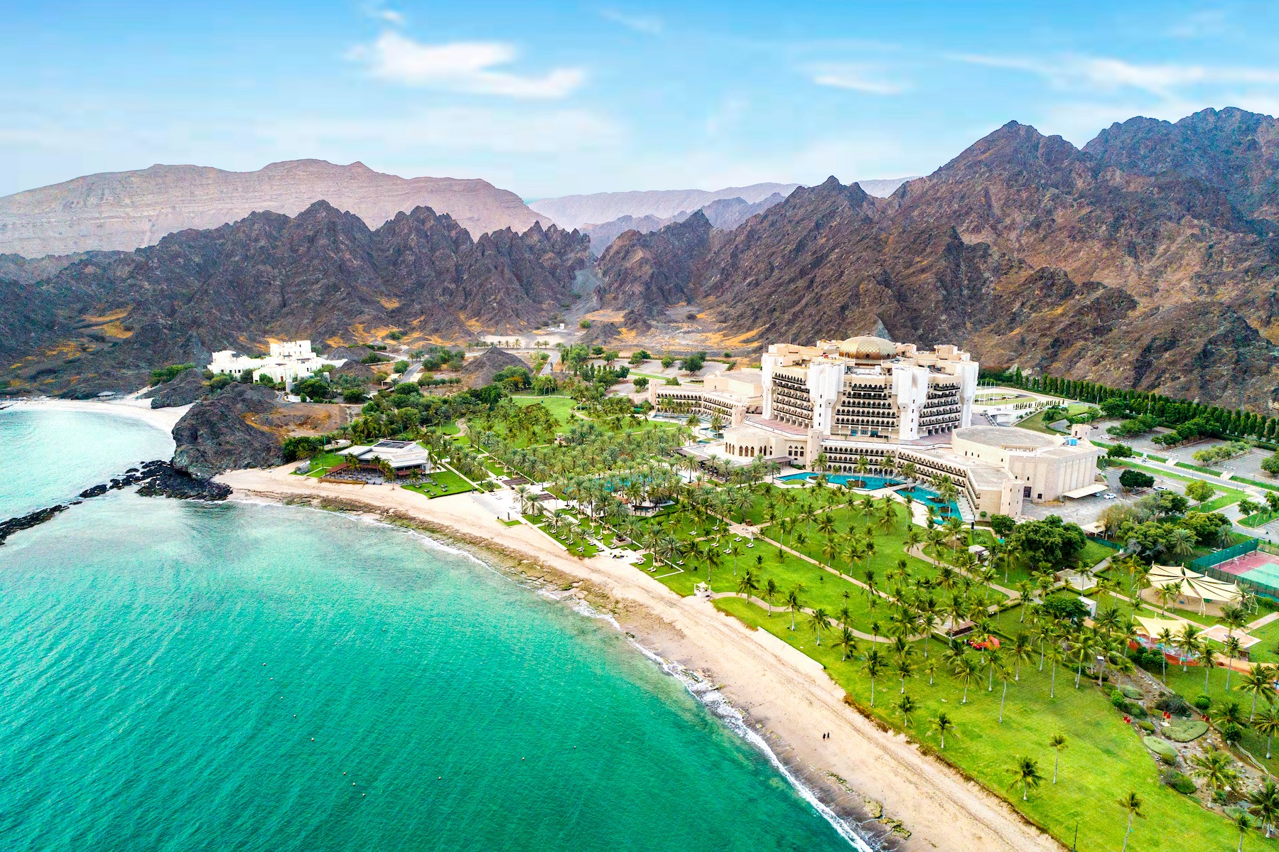 Marriott seeks three volunteers to test its (luxury) hotels