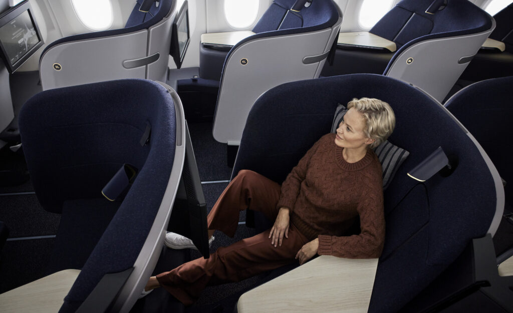 Finnair_A350_Business_Class_Woman_Topview_v4