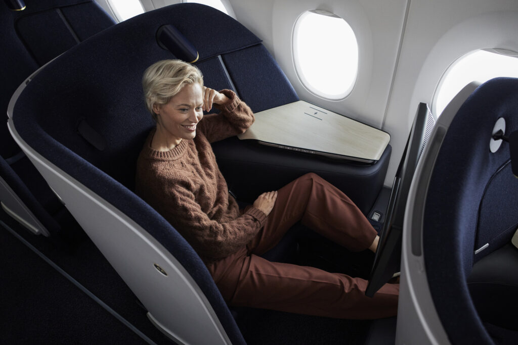 Finnair_A350_Business_Class_Woman_Topview_v6