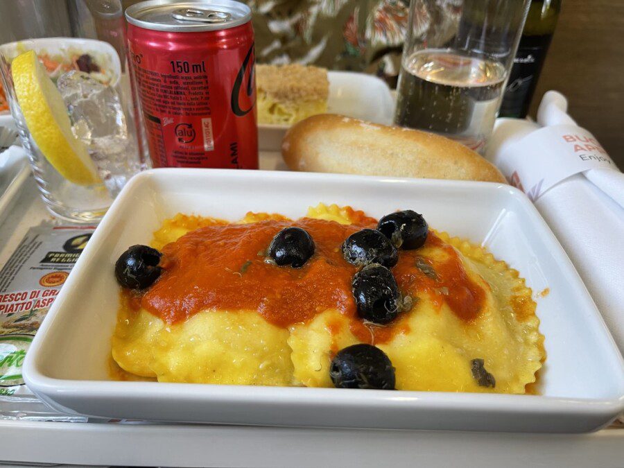 Recensione business class ITA Airways, da Roma a Barcellona: che bello vedere il personale sorridere