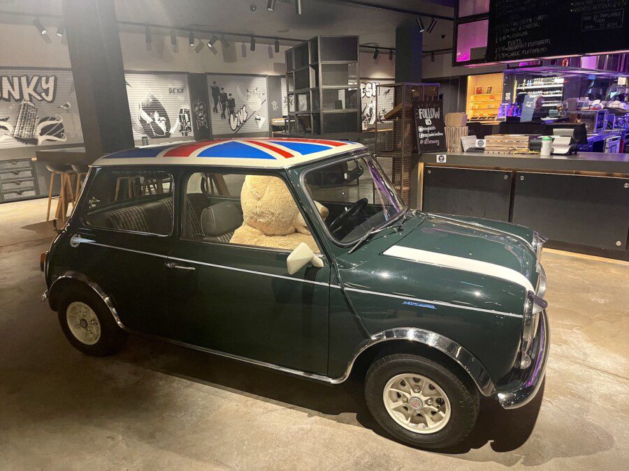 Review Moxy London Heathrow, sleeping in style 5 minutes from the airport