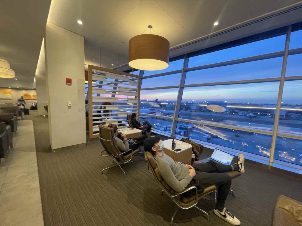 La Flagship Lounge di American Airlines al JFK è (forse) la migliore delle sale di un vettore americano