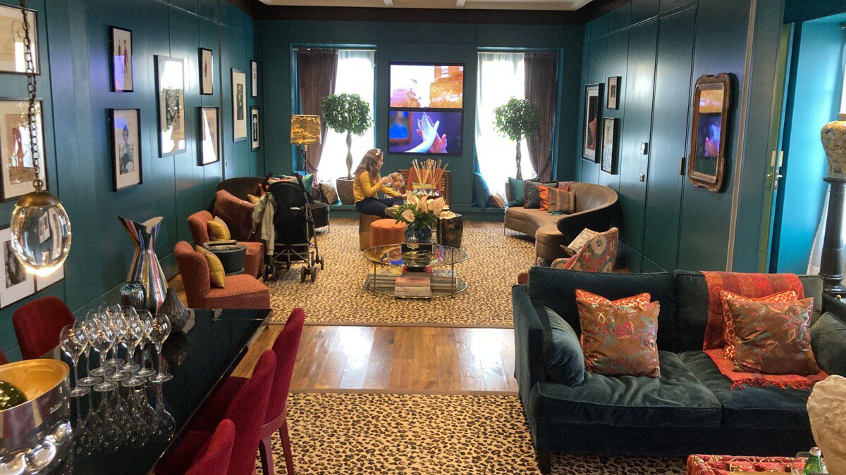 Lounge, pampering and lots of reward points: benefits for Amex Platinum holders at Fidenza Village outlet