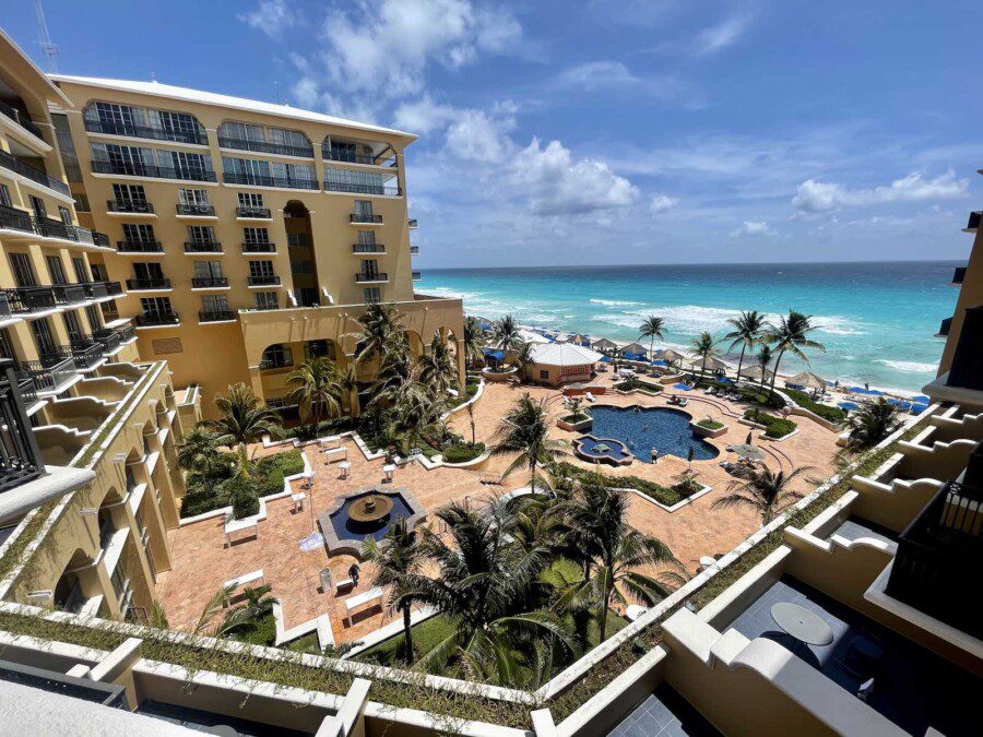 Bargain of the Day. Fly to Cancun (in business) for less than 1,120 euros.
